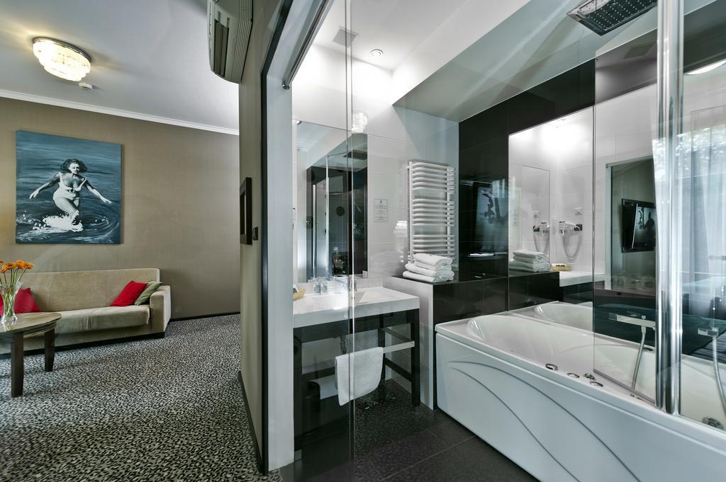 Hotel Fado Spa & Restaurant Świdnica Værelse billede